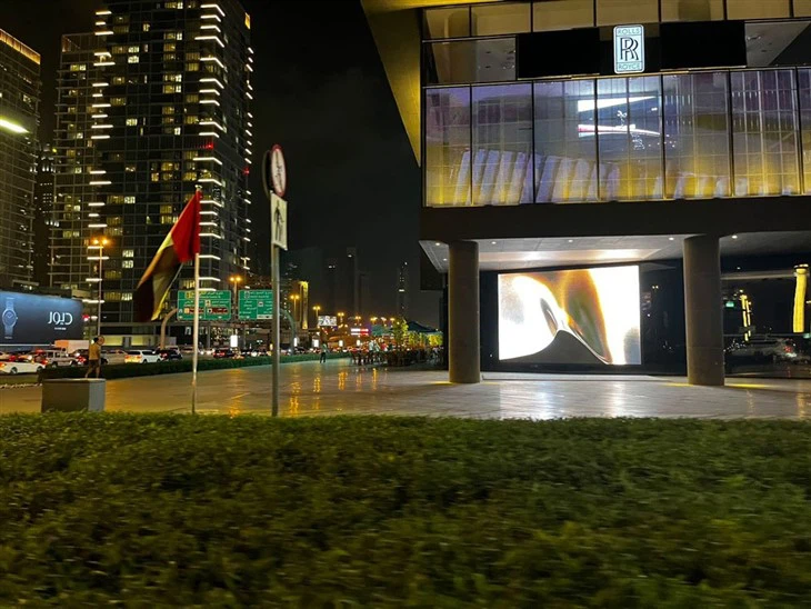Transparent Video Wall LED Screen P3.91-7.81